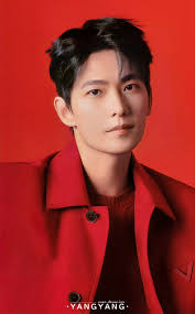 Yang Yang (楊洋) shoots a group of highlights of Valentino endorsement  posters.. Black suits and lights increase the charm index!🎉🎉🎉 楊洋(Yang  Yang)拍攝華倫天奴代言海報的一組花絮.....黑色西裝燈光下增加魅力指數!😍😆😘♥️🥰🥳🤩