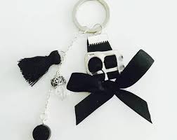 Porte Cles Bijoux De Sac En Capsules De Canette Et Ruban Satine Avec Perle Et Pendentif Gifts For Women Unique Jewelry Jewelry Bags