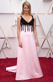 Stars embrace sustainability and sleeves, while men's fashion falls flat. Oscars 2020 Pictures Red Carpet Glamour Bbc News