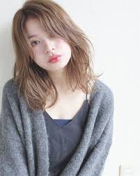 オトナ女子の新定番となりそうな 自然体ミディアム 皆さんはもうチェックしましたか サロンに行った時に役立つ 自然体ミディアム のヘアカタログをご用意しました ヘアスタイル ロング モテ ヘア ショートのヘアスタイル