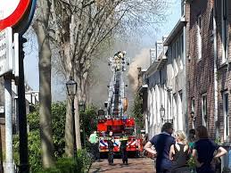 De twee schoorstenen van shell pernis bij rotterdam zijn 213 meter hoog. Brand In Woning Havenstraat In Ijsselstein Brandweer Schaalt Op Naar Grote Brand Oozo Nl