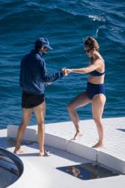 Ginni On Twitter Oh To Be Olivia Wilde Dancing With Harry Styles On A Yacht In Italy