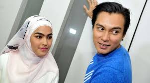 Fimela.com, jakarta baim wong memang pintar mencari teman dekat. Elfira Loy Berhijab Karena Baim Wong Showbiz Liputan6 Com
