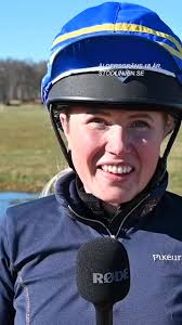 Vem har bäst meriter inför ATG Hästarnas Mästare? Proffstränare i både trav  och galopp, kompis med Adrian Kolgjini, en naturlig känsla för hästar eller  kanske styrkan från att ha klarat av en