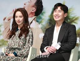 Lee kwang soo asks song ji hyo to rank husband potential of running man members. Song Ji Hyo Shin Ha Kyun Two Actors Who Met As A Couple Wind Wind