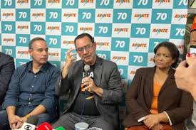 Cury oficializa pré-candidatura em BH com robô, funk, forró e propõe mudanças no STF