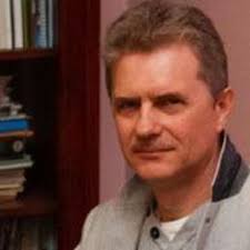 Can the green peafowl produce fertile hybrids with the blue peafowl?