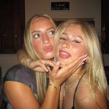 Kirsten Crane's Instagram, Twitter & Facebook