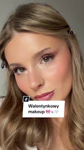 Makijaż liftingujący i wyszczuplający twarz na walentynki