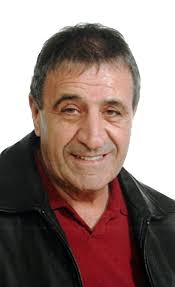 El músico de la banda isla de caras utilizó la sala sarmiento para filmar un video y maltrató las instalaciones del lugar. Gilbert Michetti Obituary Montreal Qc