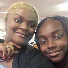 Does anyone know how much it cost a day to park your car at the port?