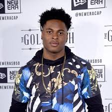 Davante Adams Dating Devanne Villarreal Girlfriend Height Net Worth Biography Davante lavell adams (born december 24, 1992) is an american football wide receiver for the green bay packers of the national football league (nfl).