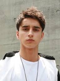 メンズ 人気デコ出しショートで男らしくキメる rootsの髪型 ヘアスタイル ヘアカタログ 2018春夏 髪型 メンズ メンズヘアカット 男性の髪