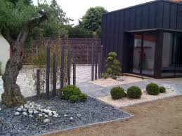Amenagement Ardoise Vorgartenlandschaftsbau Amenagement Ardoise En 2020 Amenagement Paysager Devant Maison Decoration Jardin Exterieur Amenagement Paysager