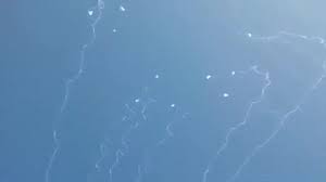 Do you want to proceed? Israel S Iron Dome Defense System Knocks 15 Rockets Out Sky At Once Daily Mail Online