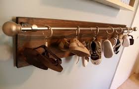 Schuhe Aufbewahren An Einer Gardinenstange Mit Klemmen Aufhangen Regale Schuhe Damen Shoe Storage Door Unique Shelves Bathroom Organization Diy