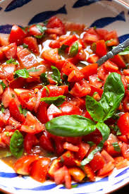 Bester Einfacher Tomatensalat Mit Basilikum Dieses Schnelle Sommer Rezept Aus 5 Zutaten Ist Der Renner Super Tomatensalat Tomatensalat Rezepte Leckere Salate