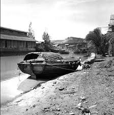 1958 Tongkang Beached At Singapore River Bank Singapore River Singapore Photos Singapore