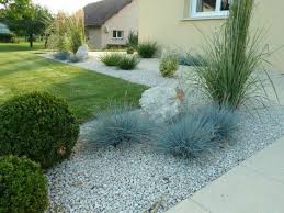 Jardin Paysager Paysager Son Jardin Avec Gravier Et Pierres Amenagement Jardin Jardin Paysager Jardins