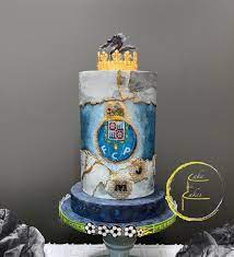 Also nicely decorated to make a great presentation. Fcporto Themed Birthday Cake Edible Decorations Texturedfondant Fcporto Handpa Themed Birthday Cakes Hand Painted Cakes Double Barrel Cake