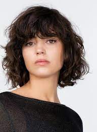 Modern Short Hairstyles Brown Image Brown Hairstyles Image Modern Short Shortwavyhair Short Hair With Bangs Curly Hair With Bangs Hairstyles With Bangs