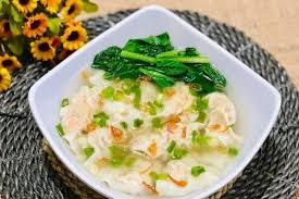 Kita tidak perlu langsung membuat mie kwetiaunya, sekarang banyak tersedia kwetiau siap masak diswalayan atau di supermarket terdekat. Resep Sup Pangsit Yang Enak Bikin Badan Bugar