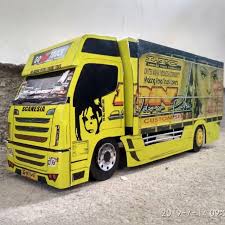 Pastinya jika kita terus berusaha akan sangat mudah. Miniatur Truk Canter Scania Custom Ndoro Putri Skala 1 25 Lazada Indonesia