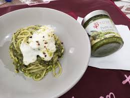 Pasta al pesto di pistacchio e speck. Spaghetti Con Pesto Di Pistacchio E Stracchino Semplicemente In Tavola