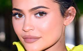 Kylie shared one last story on the matter, which was a screenshot of two instagram users defending her. Kylie Jenner Launcht Ihren Eigenen Instagram Filter Woman At