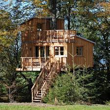 Ein Baumhaus Mit Dem Grundriss Eines Wohnhauses D Baumhaus Urlaub Baumhaushotel Allgau Ferienhaus