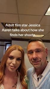 Jessica Runyan's Instagram, Twitter & Facebook