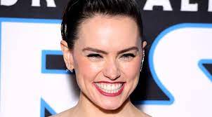 Daisy Ridley will reprise role as Jedi Rey in one of three new Star Wars  films | Independent.ie