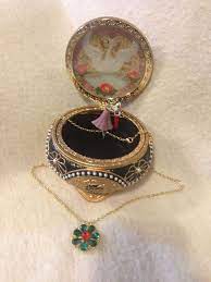 Image Result For Pictures Of Anastasia Necklace Anastasia Romanov Fandom Anastasia Music Box Disney Jewelry Necklace Box