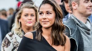 Für jedes lächeln, jeden kuss, mit denen du tränen trocknen musst, kann ich nur danke sagen. Neue Frisur Neuer Name Sarah Lombardi Startet Als Sarah Durch