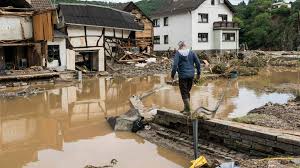 Flooding in 2002 killed 21 people in eastern germany and over 100 across the wider central european region. Wkwz5nunazji M
