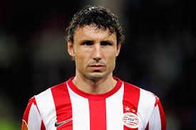 Mark peter gertruda andreas van bommel (maasbracht, 22 april 1977) is een nederlands voetbaltrainer en voormalig profvoetballer die als middenvelder speelde. Mark Van Bommel Named Psv Eindhoven New Head Coach Chronicle Ng