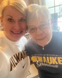 Happy Happy 18th Birthday to my sweet girl, Sydney Leigh!! Have a wonderful  day my baby girl!! Love you to the moon and back!!❤️🎉🎂🎊