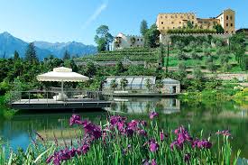 Großes hüpfen im garten sorgt für mehr verletzte. Botanischer Garten Von Schloss Trauttmansdorff In Meran Sudtirol Meran Hotel