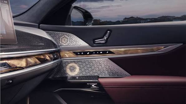 Feature Spotlight: BMW 7 Series Bowers & Wilkins Diamond Surround Sound! This spectacular sound system offers a surreal experience in which you feel the music in your body! With a total of