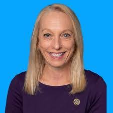 Karen Kinsman's Instagram, Twitter & Facebook