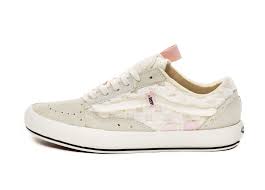 And a little weird since i thought snow white was my favorate princess (is that weird for a guy to. Vans Old Skool Cap Chenille Check Classic White Snow White Asphaltgold