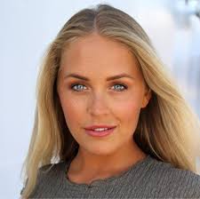 Hi any recommendations for a 2-3 piece bands or singer and guitar for a  wedding.