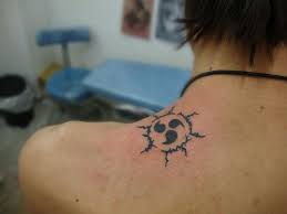 Did anyone notice he has a tattoo of sasukes curse mark from naruto. Sasuke S Tattoo Anime Tattoos Tattoos Tattoos For Guys