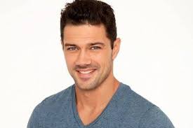 To all the single ladies.... Ryan Paevey is a single man! He is definitely  one of my top Hallmark Actors!!! 💖💘💗