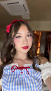 Wizard of Oz Dorothy Falls in Love