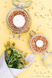 Wenn sie herbstdeko selber machen wollen, dann sind sie genau richtig gekommen. Diy Windlichter Mit Mais Naturliche Herbstdeko Selber Machen Filizity Com Diy Blog Aus Dem Rheinland