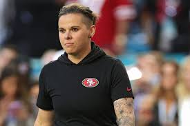 Offensive assistant coach for the san francisco 49ers katie sowers is featured in the microsoft surface commercial showcasing her talents. Katie Sowers To Coach With Chiefs During Offseason Arrowhead Pride