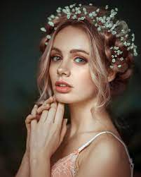 1 Or 1 So Liebe Ich Portraits Weiblich Sinnlich Und Mit Blumen Und Ihr Mit Oder Ohne Blumen Mod Portrait Bridal Portrait Poses Portrait Inspiration
