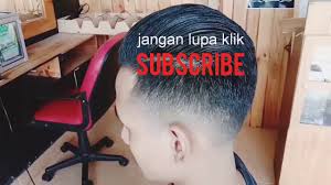 Rambut akan dipotong pendek pada bagian samping kiri dan kanan serta belakang. Gaya Rambut Pria Model Rockabilly Rockabilly Haircut Youtube