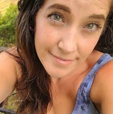 Who can draw a family photo with 2 adults and 4 dogs?